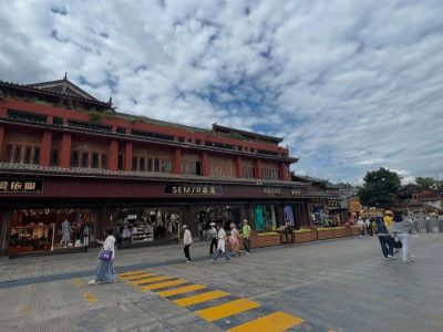 เมืองโบราณลี่เจียง;麗江古城 Yunnan,china в августе — фото погоды (2025-08-27)