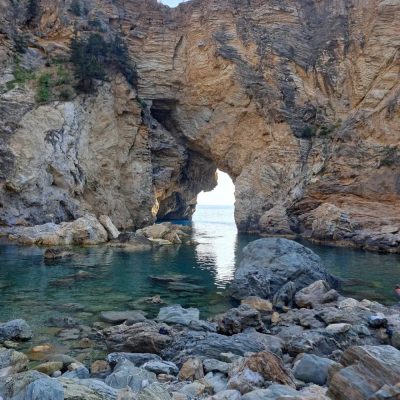 Gazipaşa Delikdeniz Kral Koyu в декабре — фото погоды (2025-12-17)