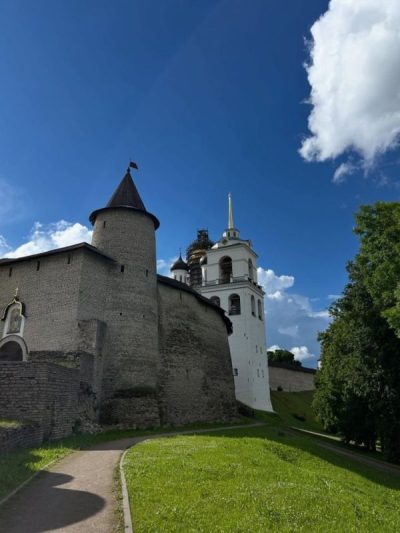 Псковский кремль в июне — фото погоды (2026-06-14)
