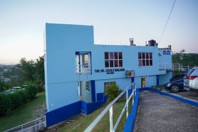 Sam Sharpe Teachers' College в апреле — фото погоды (2026-04-17)