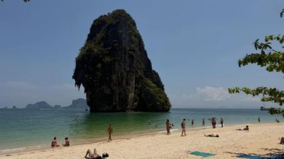 Phranang Beach หาดพระนาง จ.กระบี่ в апреле — фото погоды (2026-04-25)