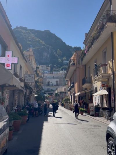Taormina IsolaBella в апреле — фото погоды (2026-04-28)