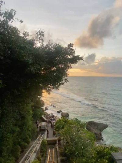Rock Bar, Ayana Resort, Ullawatu Beach, Bali — фото погоды в декабре (2025-12-30)