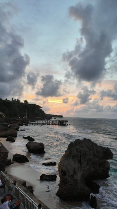 Rock Bar, Ayana Resort, Ullawatu Beach, Bali — фото погоды в январе (2026-01-10)