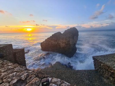 Rock Bar, Ayana Resort, Ullawatu Beach, Bali — фото погоды в апреле (2026-04-12)