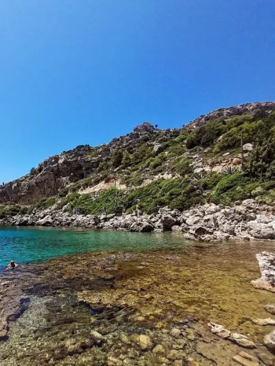 Anthony Quinn Bay в октябре — фото погоды (2025-10-16)