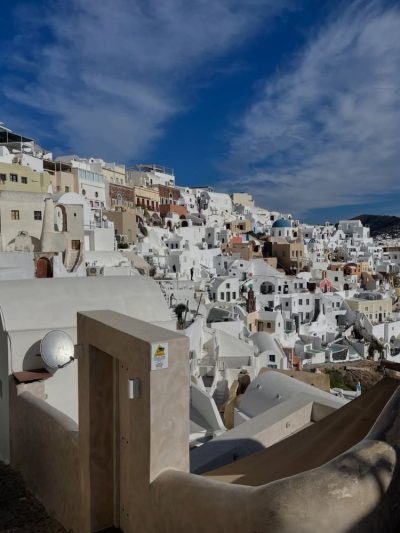Oía, Kikladhes, Greece в июне — фото погоды (2026-06-10)