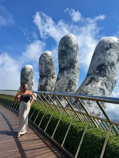 Golden Hands Bridge в июле — фото погоды (2026-07-20)
