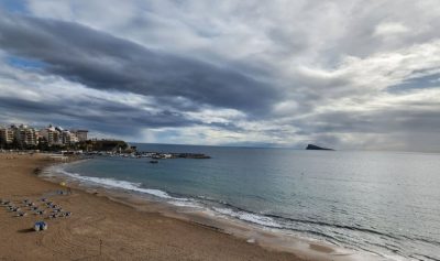 Poniente Beach Benidorm в декабре — фото погоды (2025-12-26)