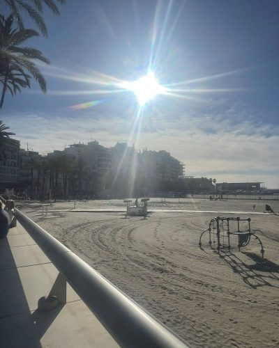 Poniente Beach Benidorm в январе — фото погоды (2026-01-30)
