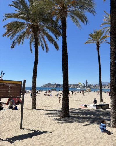 Poniente Beach Benidorm в марте — фото погоды (2026-03-31)