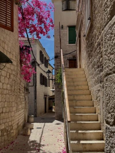 Trogir, Croatia в июле — фото погоды (2026-07-11)