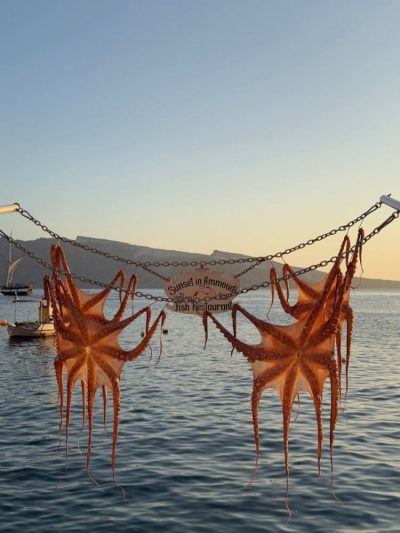 Bay Of Ammoudi, Santorini Greece в августе — фото погоды (2025-08-12)