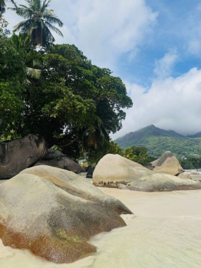 Mahé, Beau Vallon, Seychelles в июле — фото погоды (2026-07-18)