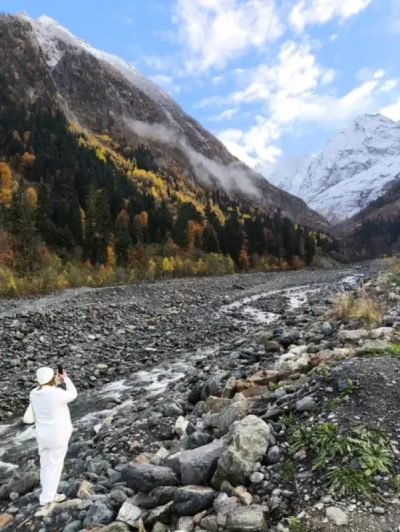 Ущелье Аманауз Домбай КЧР в октябре — фото погоды (2025-10-28)