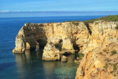 Praia da Marinha в июле — фото погоды (2026-07-14)