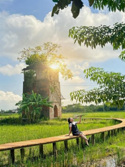 LÒ GẠCH CŨ - Farm, Food, Coffee, Home & More в октябре — фото погоды (2025-10-12)