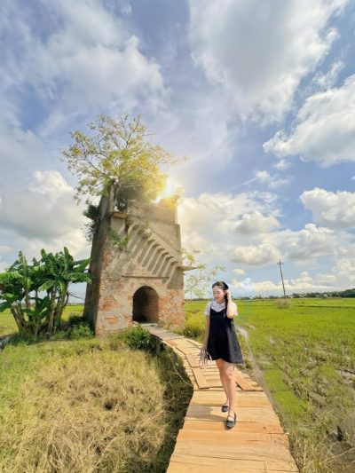 LÒ GẠCH CŨ - Farm, Food, Coffee, Home & More в октябре — фото погоды (2025-10-12)
