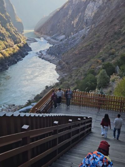 Tiger Leaping Gorge, Shangri La, Yunnan в апреле — фото погоды (2026-04-30)