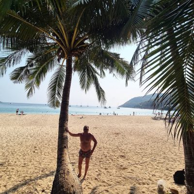 Nai Harn Beach в апреле — фото погоды (2026-04-22)