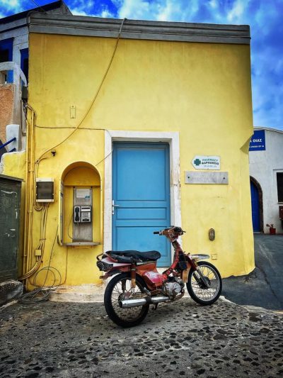 Thirasía, Kikladhes, Greece в апреле — фото погоды (2026-04-10)