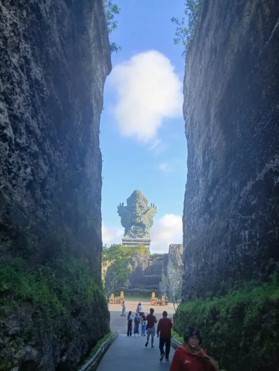 Patung Garuda Wisnu Kencana в сентябре — фото погоды (2025-09-12)
