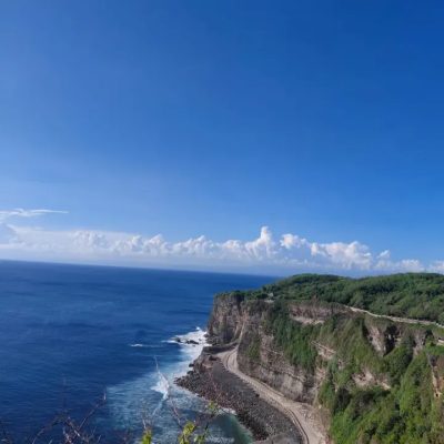 Pura Luhur Uluwatu в апреле — фото погоды (2026-04-02)