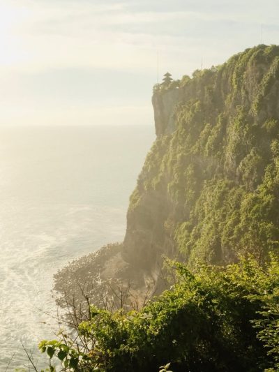 Pura Luhur Uluwatu в апреле — фото погоды (2026-04-11)