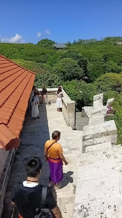 Pura Luhur Uluwatu в апреле — фото погоды (2026-04-12)