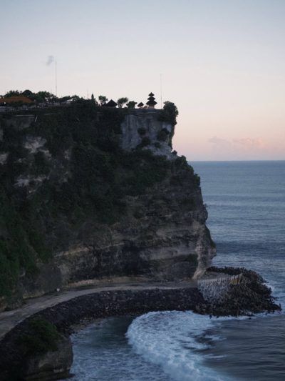 Pura Luhur Uluwatu в апреле — фото погоды (2026-04-18)