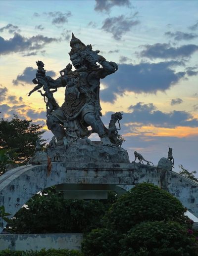 Pura Luhur Uluwatu в июне — фото погоды (2026-06-08)