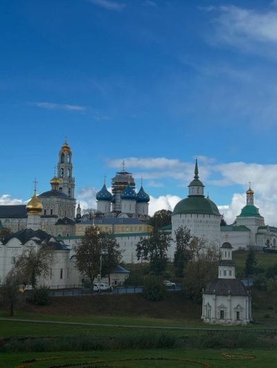 Свято-Троицкая Сергиева Лавра / Троице-Сергиева Лавра / St. Sergius Lavra в сентябре — фото погоды (2025-09-24)