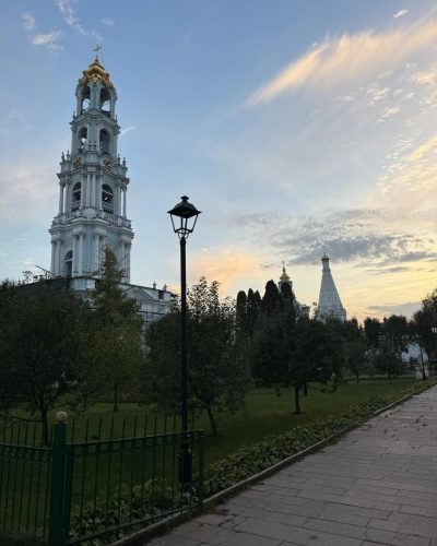 Свято-Троицкая Сергиева Лавра / Троице-Сергиева Лавра / St. Sergius Lavra в сентябре — фото погоды (2025-09-25)