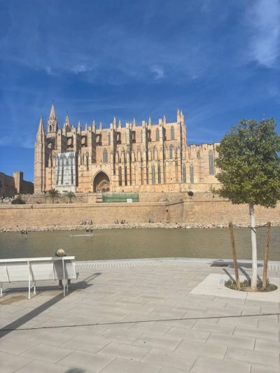Catedral Palma De Mallorca, Balears, Spaña — фото погоды в октябре (2025-10-27)