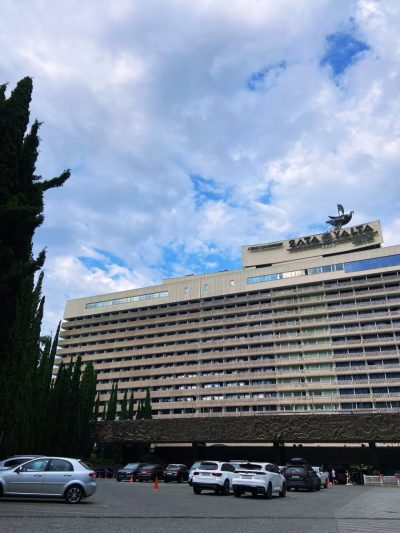 Hotel Yalta-Intourist — фото погоды в июле (2026-07-02)