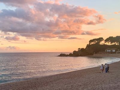 Platja de Fenals в октябре — фото погоды (2025-10-26)
