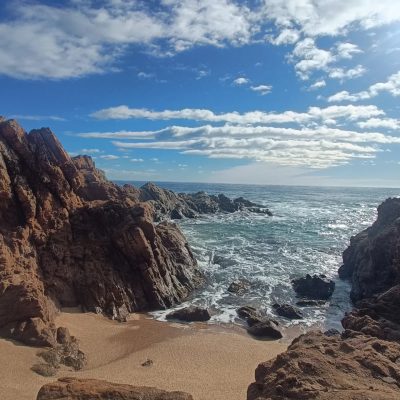 Platja de Fenals в январе — фото погоды (2026-01-12)