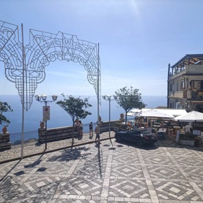 Castelmola, Sicily, Italy в апреле — фото погоды (2026-04-27)