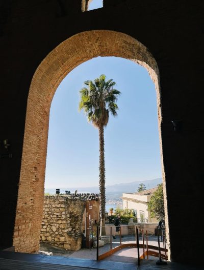 Teatro Antico Taormina в апреле — фото погоды (2026-04-20)