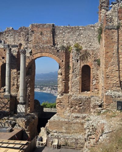 Teatro Antico Taormina в июне — фото погоды (2026-06-08)