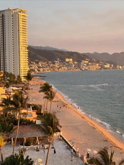 Plaza Pelicanos Grand Beach Resort — фото погоды в апреле (2026-04-13)
