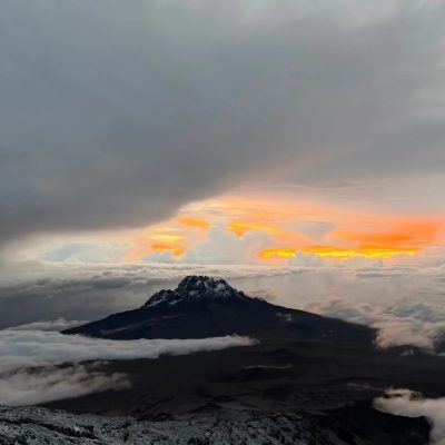 Uhuru Peak, Kilimanjaro, 5895 Amsl в мае — фото погоды (2026-05-18)
