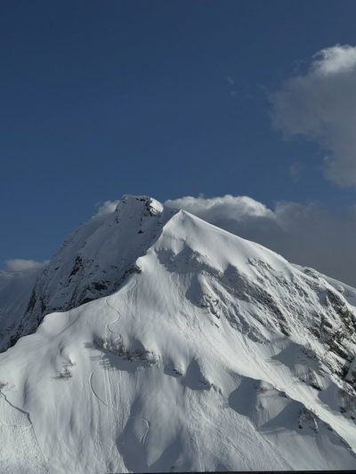Ресторан "Вершина", 2200m в апреле — фото погоды (2026-04-15)