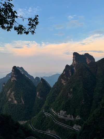 Tianmen Mountain в августе — фото погоды (2025-08-30)