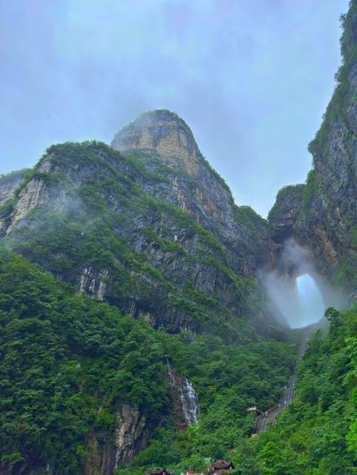 Tianmen Mountain в июле — фото погоды (2026-07-06)