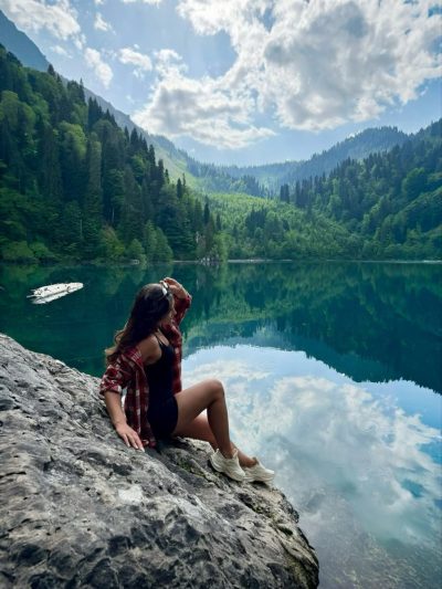 Lake Smaller Ritsa в июне — фото погоды (2025-06-11)