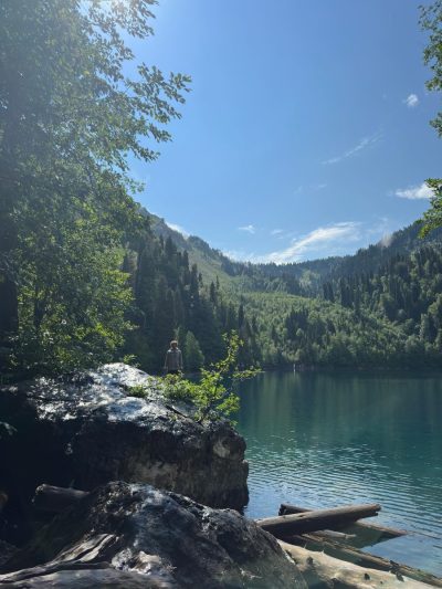 Lake Smaller Ritsa в августе — фото погоды (2025-08-01)