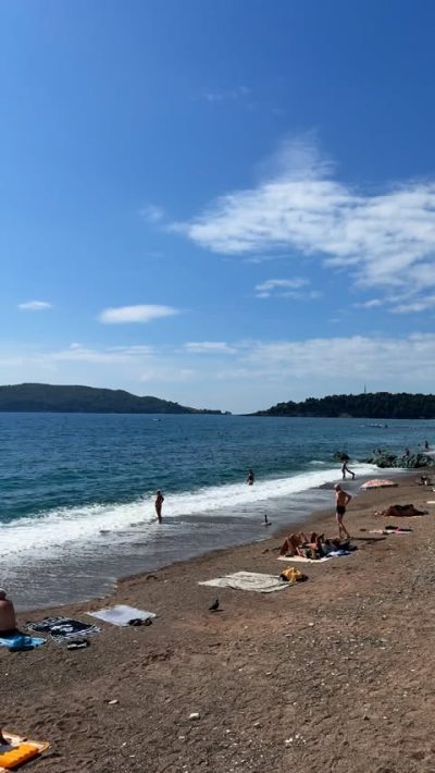 Rafailovici Beach, Budva (Montenegro) в сентябре — фото погоды (2025-09-25)