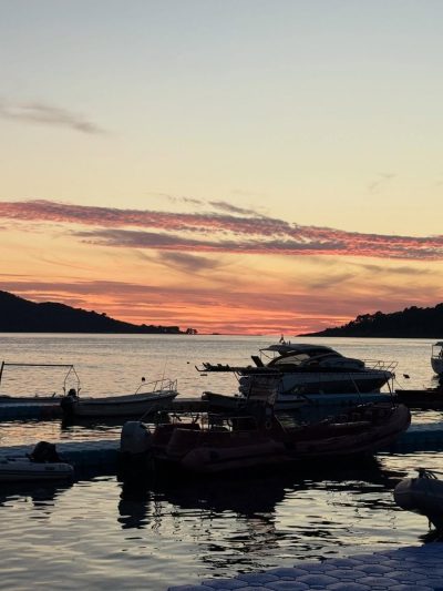 Rafailovici Beach, Budva (Montenegro) в ноябре — фото погоды (2025-11-14)