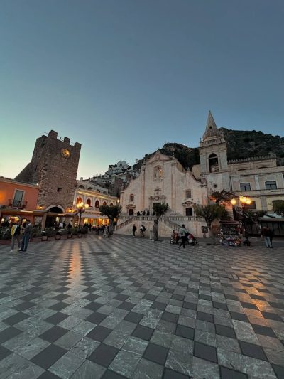 Piazza IX Aprile - Taormina в январе — фото погоды (2026-01-24)